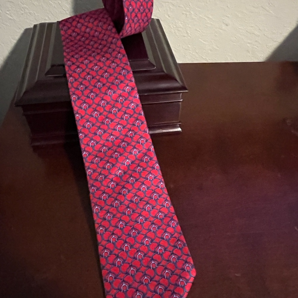 Hawes And Curtis - I Classic Red Geometric Silk Tie